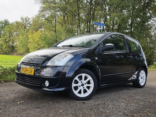 Zwart Occasion 2008 Citroën C2 VTR Sport Hatchback | € 1.799 (Eerlijke prijs) - Afbeelding 1/4