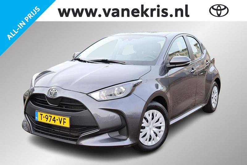 Grijs Occasion 2023 Toyota Yaris Active Hatchback | € 19.699 (Eerlijke prijs) - Afbeelding 1/4