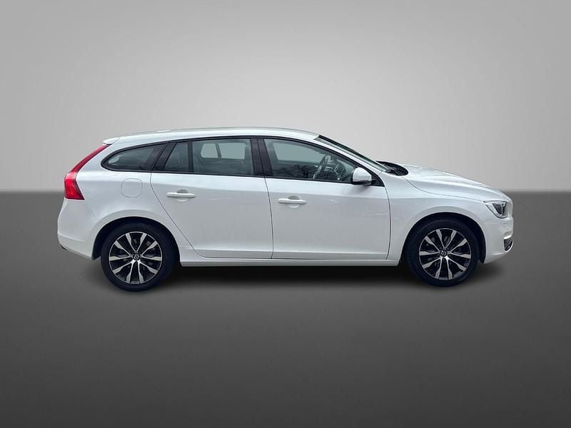 Occasion Volvo V60 Dynamic 152 PK (111 kW) 2018 Wit (metallic) Stationwagen