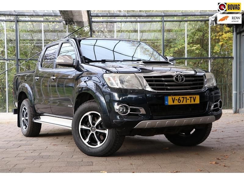 Zwart (metallic) Gebruikt 2015 Toyota HiLux Pickup | € 21.950 - Afbeelding 1/4