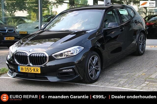 Zwart Gebruikt 2020 BMW 118 Executive Hatchback | € 19.795 (Goede deal) - Afbeelding 1/4