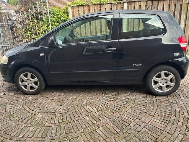Zwart Gebruikt 2009 VW Fox Trendline Hatchback | € 1.499 (Eerlijke prijs) - Afbeelding 1/4