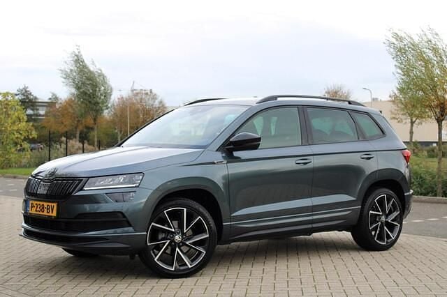 Grijs Gebruikt 2019 Skoda Karoq SportLine SUV | € 22.950 (Goede deal) - Afbeelding 1/4