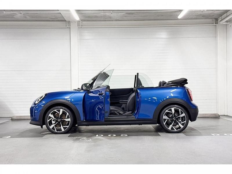 Nieuw Mini Cooper Cabriolet 163 PK (119 kW) 2025 Icy sunshine blue (c6l) (licht blauw) Cabriolet
