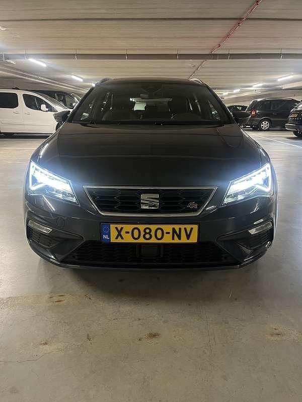 Grijs Gebruikt 2019 Seat Leon FR Stationwagen | € 17.999 (Eerlijke prijs) - Afbeelding 1/4