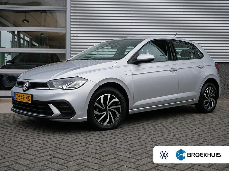 Grijs Gebruikt 2024 VW Polo Life Hatchback | € 24.990 (Eerlijke prijs) - Afbeelding 1/4