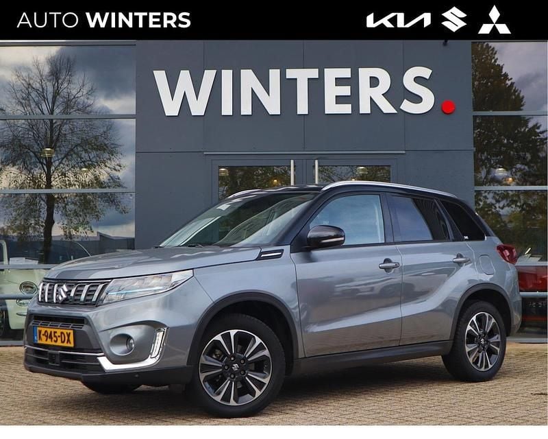 Grijs Gebruikt 2020 Suzuki Vitara Style SUV | € 19.845 (Eerlijke prijs) - Afbeelding 1/4