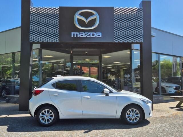 Snowflake white pearl Gebruikt 2016 Mazda 2 Hatchback | € 12.950 (Eerlijke prijs) - Afbeelding 1/3