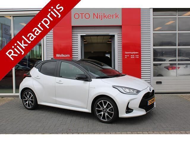 Wit Gebruikt 2021 Toyota Yaris Executive Hatchback | € 23.900 (Eerlijke prijs) - Afbeelding 1/4