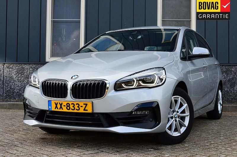 Grijs Gebruikt 2019 BMW 220 Executive Stationwagen | € 25.950 (Eerlijke prijs) - Afbeelding 1/4