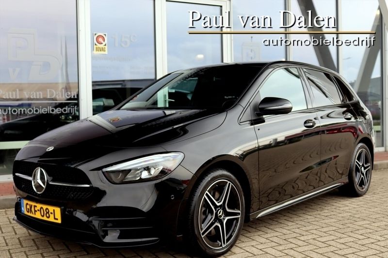 Zwart Gebruikt 2022 Mercedes B250e AMG MPV | € 30.795 (Eerlijke prijs) - Afbeelding 1/4