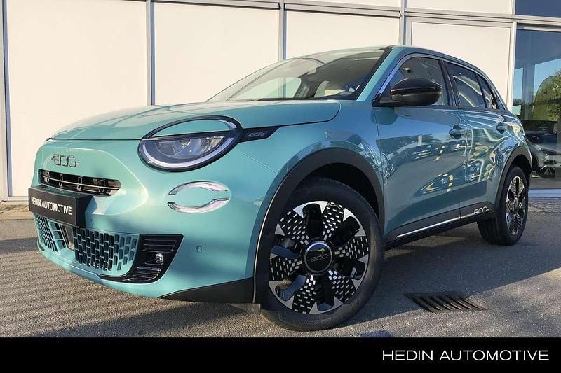 Blauw Nieuw 2025 Fiat 600 La Prima SUV | € 36.340 - Afbeelding 1/3