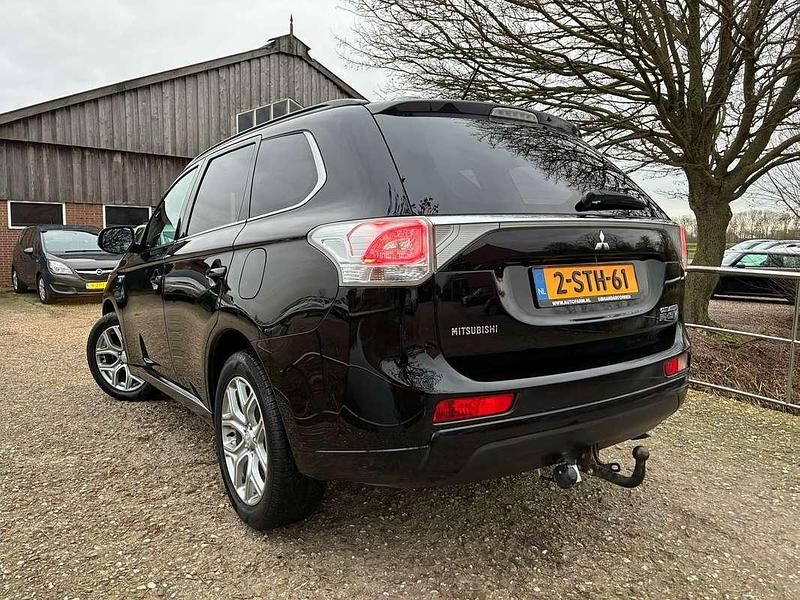 Occasion Mitsubishi Outlander P-HEV Instyle 121 PK (88 kW) 2013 Zwart SUV