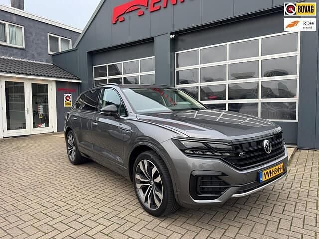 Grijs (metallic) Gebruikt 2019 VW Touareg Black Edition SUV | € 39.500 (Goede deal) - Afbeelding 1/4