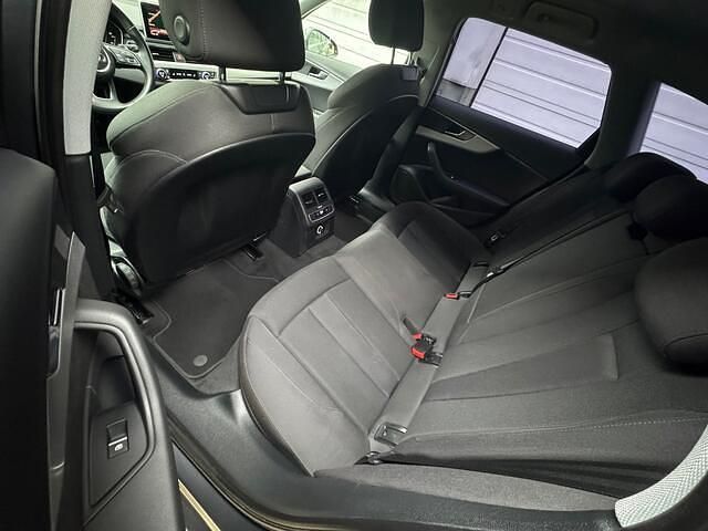 Occasion Audi A4 Sport 150 PK (110 kW) 2018 Grijs (metallic) Stationwagen