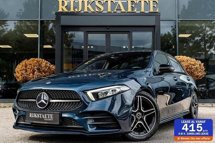 Blauw Gebruikt 2021 Mercedes A180 Premium Hatchback | € 25.900 (Goede deal) - Afbeelding 1/4