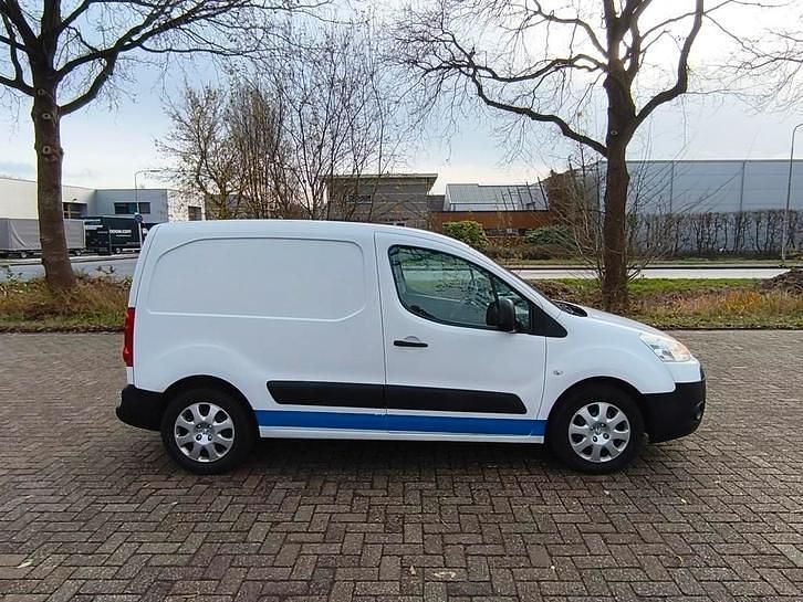 Gebruikt 2010 Peugeot Partner MPV | € 2.950 (Eerlijke prijs) - Afbeelding 1/4