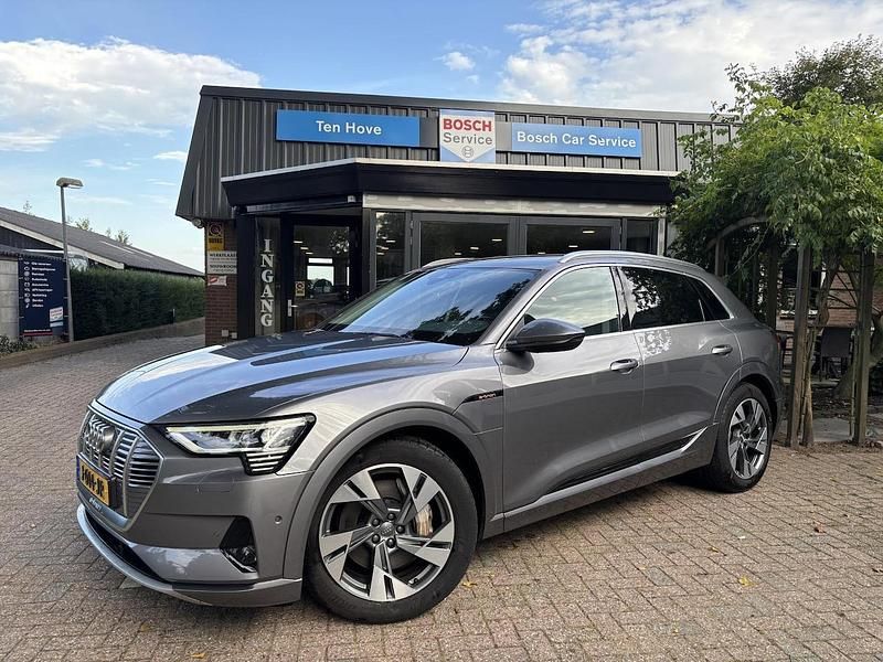 Grijs (metallic) Occasion 2019 Audi e-tron Advanced SUV | € 27.495 (Goede deal) - Afbeelding 1/4