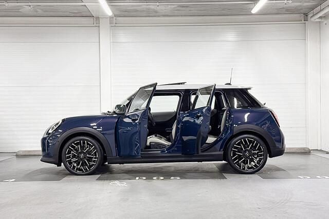 Nieuw Mini Cooper S Favoured 204 PK (150 kW) 2025 Blauw Hatchback