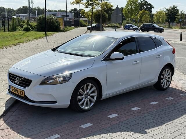 Wit Gebruikt 2013 Volvo V40 Stationwagen | € 3.800 (Duur) - Afbeelding 1/4