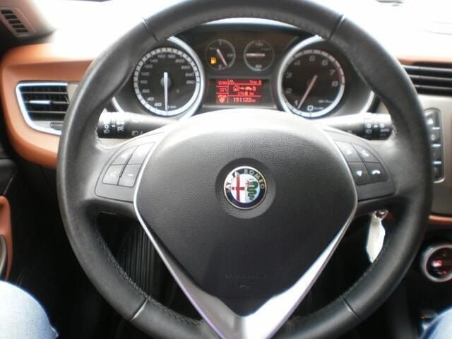 Occasion Alfa Romeo Giulietta Exclusive 170 PK (125 kW) 2015 Wit Hatchback