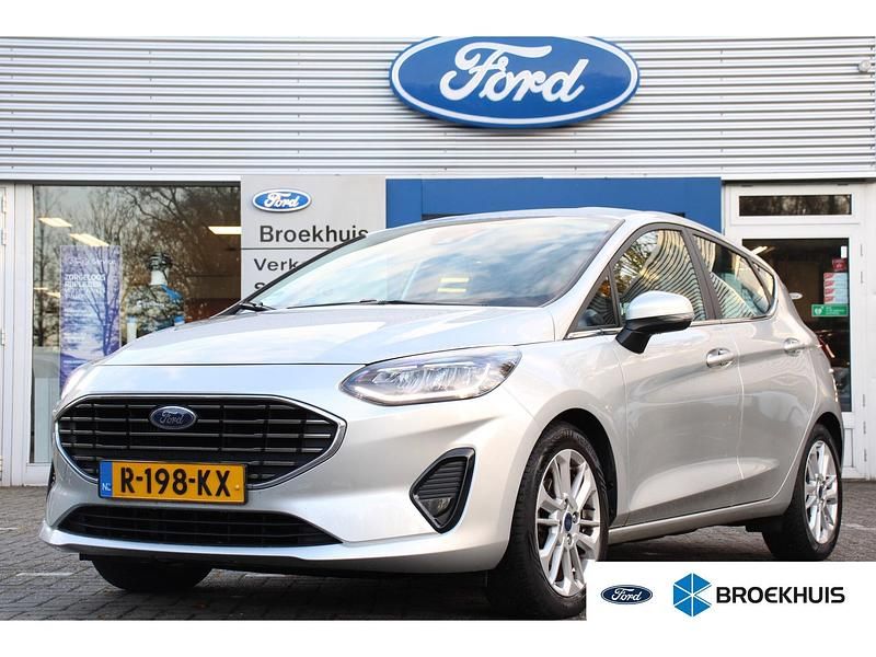 Grijs Gebruikt 2022 Ford Fiesta Titanium Hatchback | € 13.900 (Super prijs) - Afbeelding 1/4