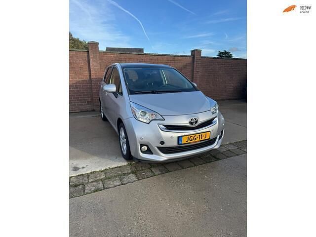 Grijs Gebruikt 2015 Toyota Verso-S MPV | € 11.500 (Goede deal) - Afbeelding 1/4