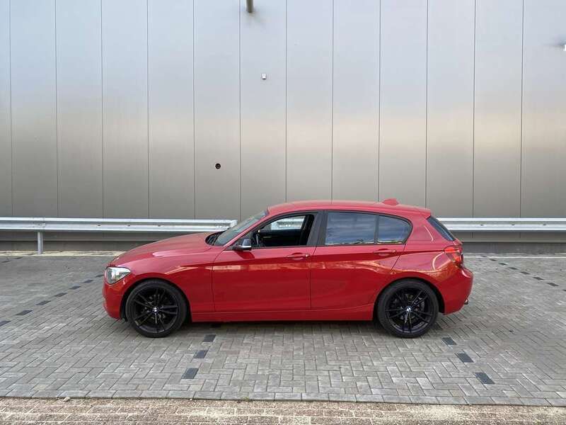 Rood Gebruikt 2012 BMW 116 Hatchback | € 7.000 (Eerlijke prijs) - Afbeelding 1/4