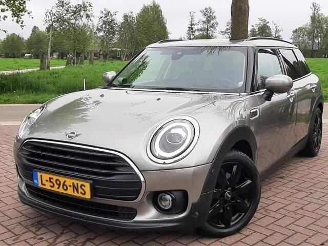 Grijs Gebruikt 2020 Mini Cooper Clubman Stationwagen | € 22.950 (Eerlijke prijs) - Afbeelding 1/4