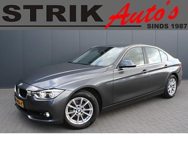 Grijs Gebruikt 2015 BMW 316 Sedan | € 6.849 (Eerlijke prijs) - Afbeelding 1/4