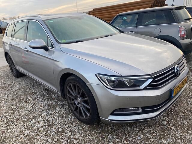 Grijs Occasion 2015 VW Passat Highline Stationwagen | € 5.950 (Duur) - Afbeelding 1/4