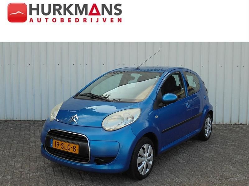 Blauw, metallic lak Gebruikt 2011 Citroën C1 Hatchback | € 3.456 (Iets duurder) - Afbeelding 1/4