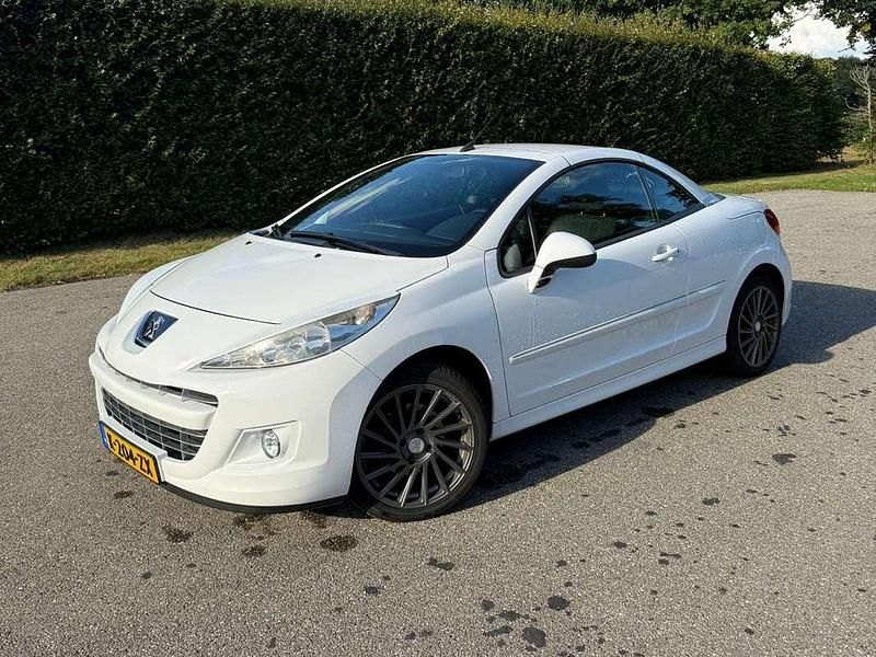 Wit Gebruikt 2013 Peugeot 207 Cabriolet | € 7.500 (Iets duurder) - Afbeelding 1/4
