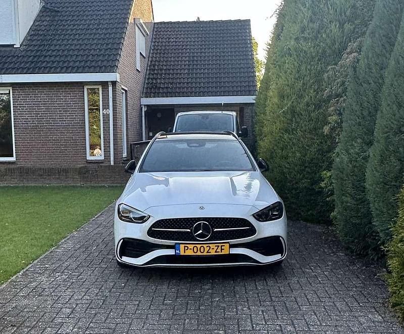 Wit Gebruikt 2022 Mercedes C300e AMG line Stationwagen | € 39.000 (Eerlijke prijs) - Afbeelding 1/4
