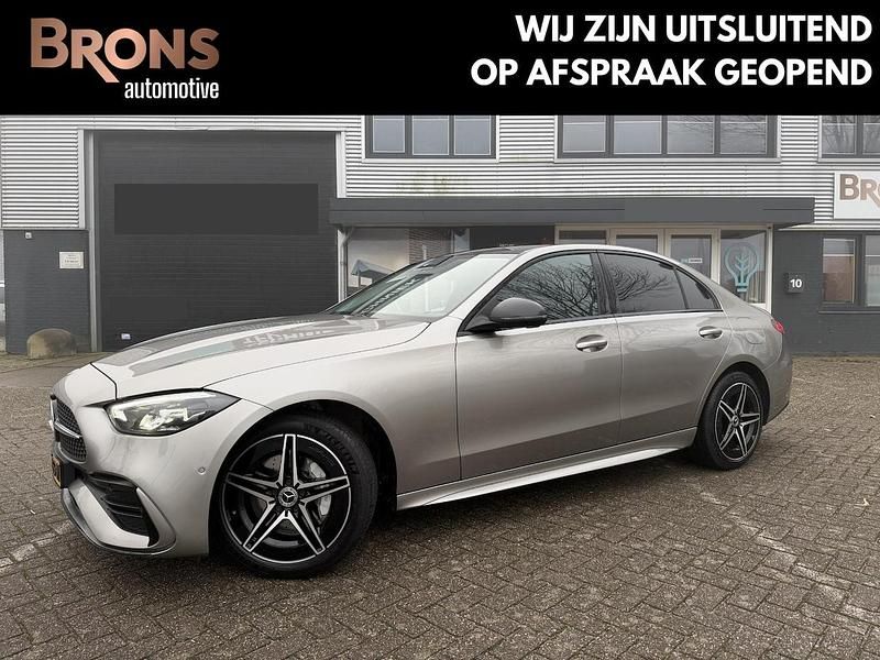 Grijs (metallic) Occasion 2023 Mercedes C300e Business Sedan | € 44.895 (Eerlijke prijs) - Afbeelding 1/4