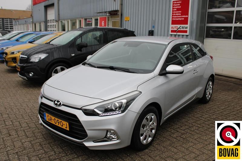 Grijs Occasion 2015 Hyundai i20 Coupé | € 8.900 (Eerlijke prijs) - Afbeelding 1/4