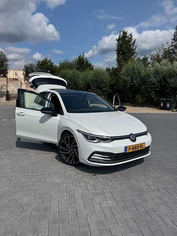 Wit Gebruikt 2021 VW Golf VIII R-line Stationwagen | € 22.995 (Goede deal) - Afbeelding 1/4