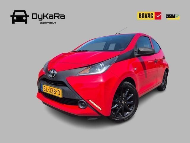 Rood Gebruikt 2018 Toyota Aygo Hatchback | € 8.495 (Eerlijke prijs) - Afbeelding 1/4