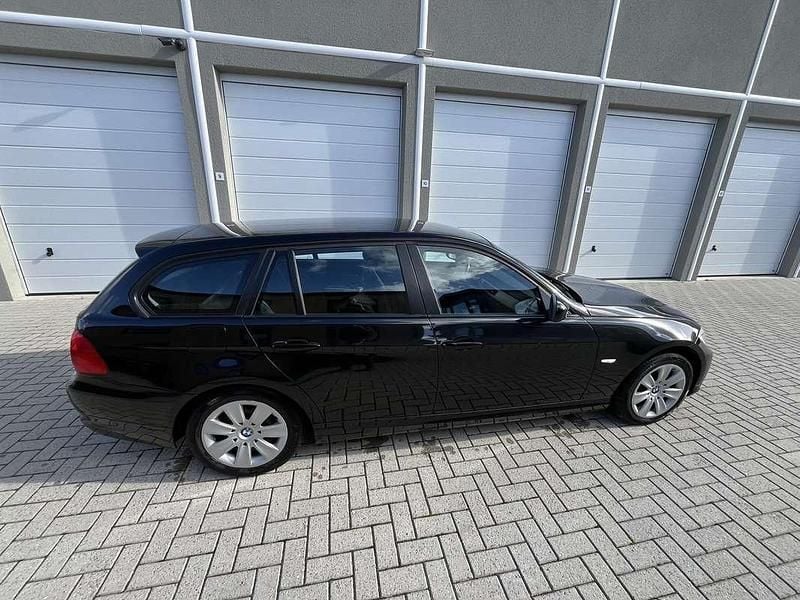 Zwart Gebruikt 2010 BMW 318 Stationwagen | € 3.250 (Super prijs) - Afbeelding 1/4