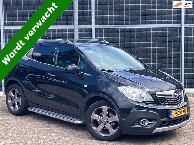 Zwart Gebruikt 2014 Opel Mokka Cosmo SUV | € 9.950 (Eerlijke prijs) - Afbeelding 1/4