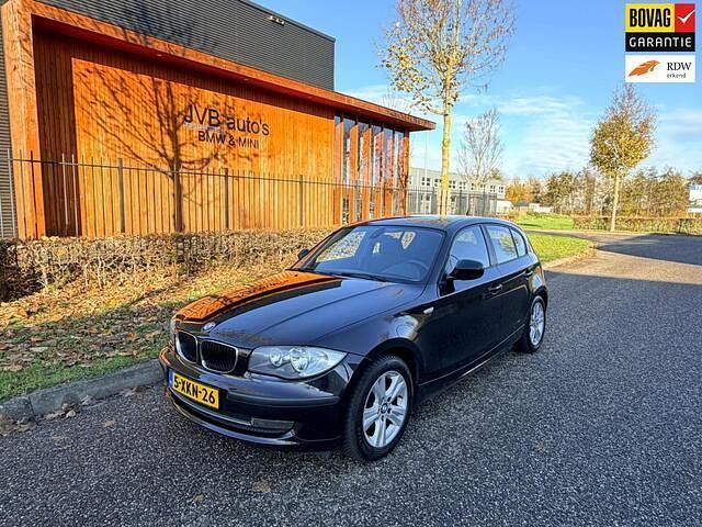 Zwart Gebruikt 2010 BMW 118 Advantage Hatchback | € 7.950 (Duur) - Afbeelding 1/4