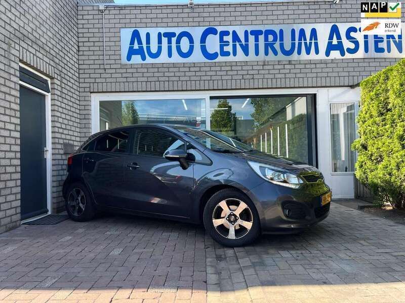 Grijs, metallic lak Gebruikt 2013 Kia Rio Hatchback | € 3.499 (Goede deal) - Afbeelding 1/4