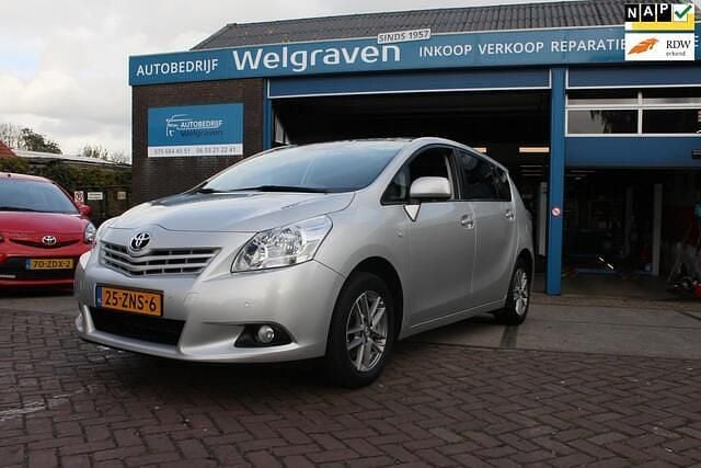 Grijs Occasion 2013 Toyota Verso Business Edition MPV | € 13.450 (Goede deal) - Afbeelding 1/4