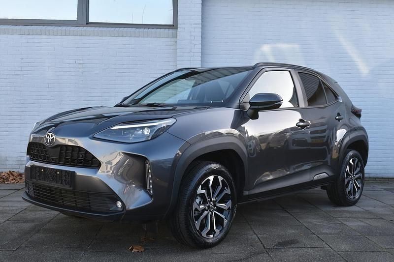 Grijs Occasion 2025 Toyota Yaris Cross Limited SUV | € 29.499 (Eerlijke prijs) - Afbeelding 1/4