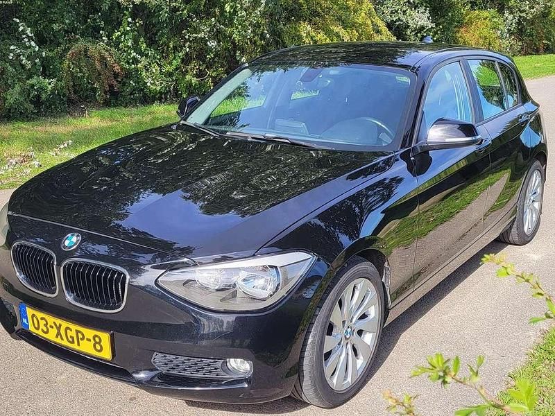 Zwart Gebruikt 2012 BMW 118 Hatchback | € 6.500 (Iets duurder) - Afbeelding 1/4