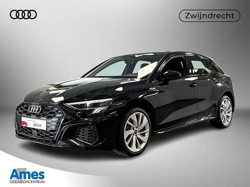 Zwart Gebruikt 2024 Audi A3 Sportback e-tron Competition Sedan | € 39.995 (Eerlijke prijs) - Afbeelding 1/3