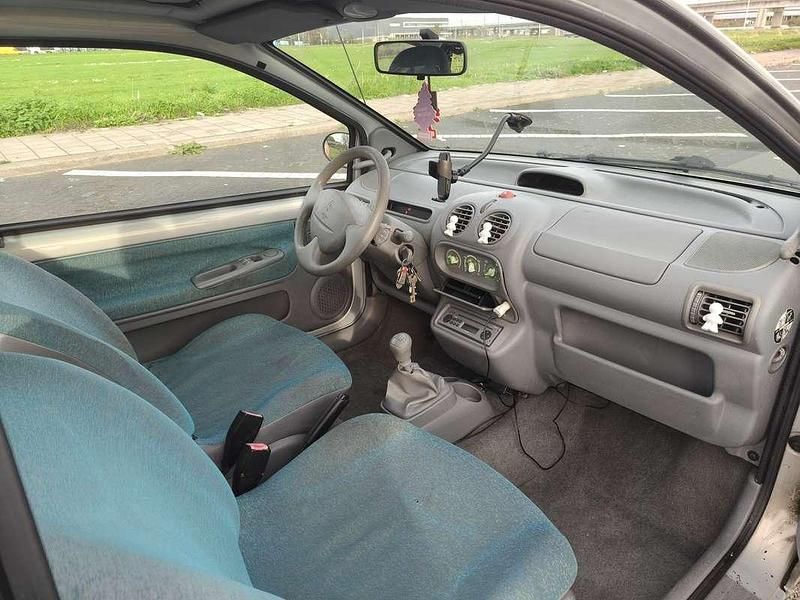 Grijs Gebruikt 2004 Renault Twingo Hatchback | € 800 (Goede deal) - Afbeelding 1/4