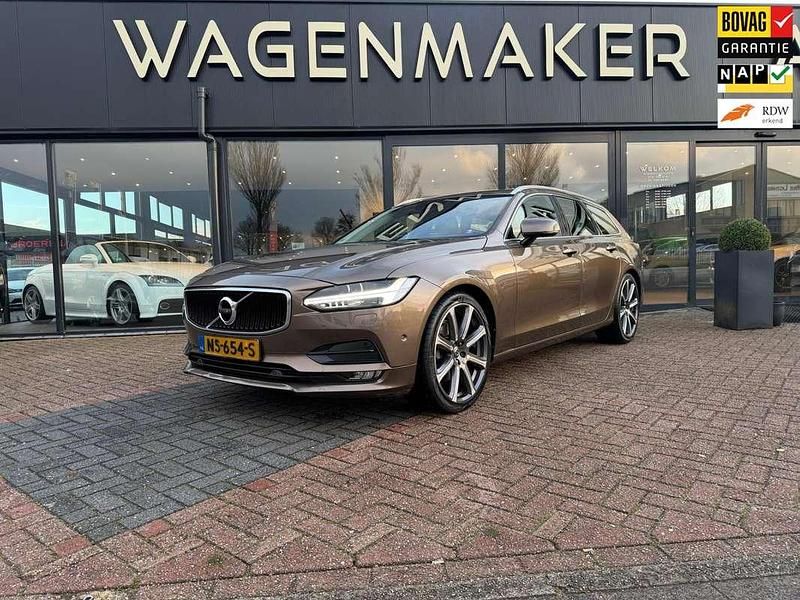 Bruin (metallic) Gebruikt 2017 Volvo V90 Momentum Stationwagen | € 14.925 (Goede deal) - Afbeelding 1/4
