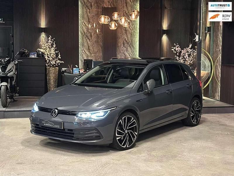 Grijs Gebruikt 2020 VW Golf VIII Hatchback | € 21.500 (Eerlijke prijs) - Afbeelding 1/4