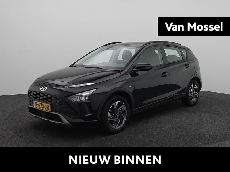 Phantom black (x5b) Gebruikt 2022 Hyundai Bayon Comfort SUV | € 16.440 (Eerlijke prijs) - Afbeelding 1/4
